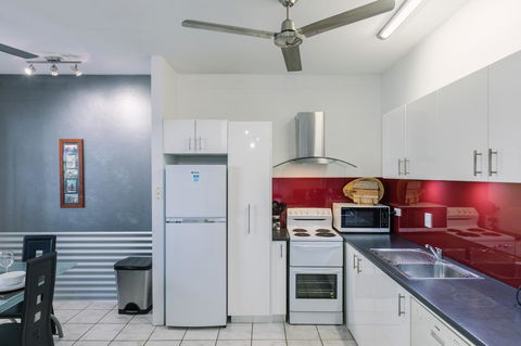 CitySide Apartment - 2 Bedroom With Private Courtyard - Accommodation Daintree 3