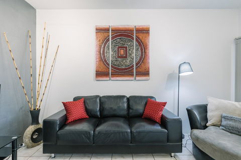 CitySide Apartment - 2 Bedroom With Private Courtyard - Accommodation Daintree 4