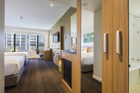 Crowne Plaza Canberra, An IHG Hotel - Accommodation Daintree 23