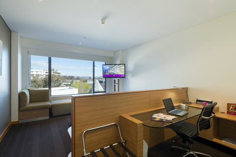 Crowne Plaza Canberra, An IHG Hotel - Accommodation Daintree 15