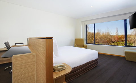 Crowne Plaza Canberra, An IHG Hotel - Accommodation Daintree 41