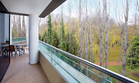 Crowne Plaza Canberra, An IHG Hotel - Accommodation Daintree 12