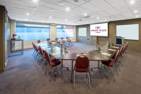 Crowne Plaza Canberra, An IHG Hotel - Accommodation Daintree 8