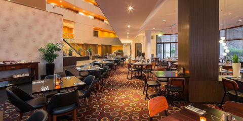 Crowne Plaza Canberra, An IHG Hotel - Accommodation Daintree 4