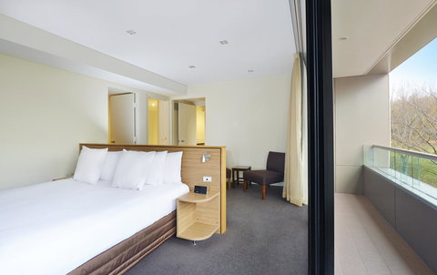 Crowne Plaza Canberra, An IHG Hotel - Accommodation Daintree 13