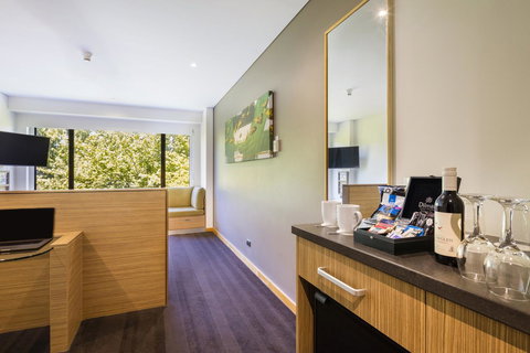 Crowne Plaza Canberra, An IHG Hotel - Accommodation Daintree 42