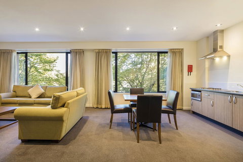 Crowne Plaza Canberra, An IHG Hotel - Accommodation Daintree 35