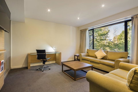 Crowne Plaza Canberra, An IHG Hotel - Accommodation Daintree 37