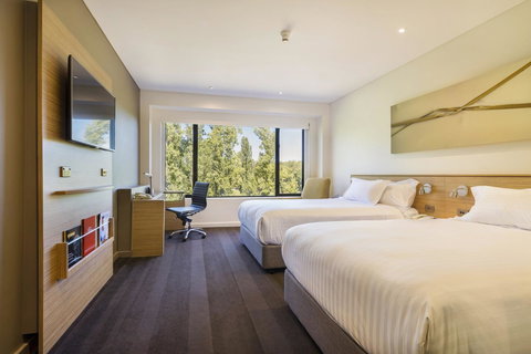Crowne Plaza Canberra, An IHG Hotel - Accommodation Daintree 32