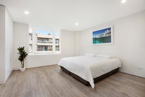 Bondi Beach Studio King Suite 2 - Accommodation Daintree 0