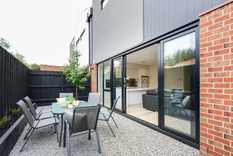 Boutique Stays-Murrumbeena Place 1 - Accommodation Daintree 3