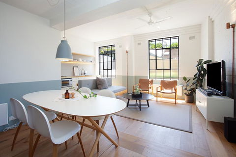 Boutique, Sunlit Studio With Designer Furnishings - Accommodation Daintree 0