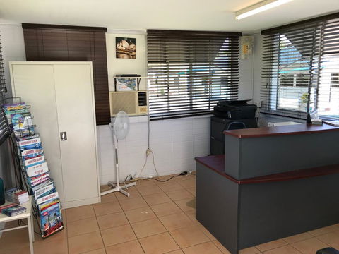 Bowen Arrow Motel - Accommodation Daintree 2