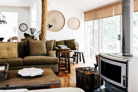 Braebrook - Stunning Farm House! - Accommodation Daintree 0
