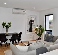 Brand New 2 Bed Apartment with Stunning City Views - Accommodation Daintree