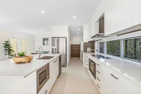 Brand New PRIZE HOME 50m Path To Beach - Accommodation Daintree 1