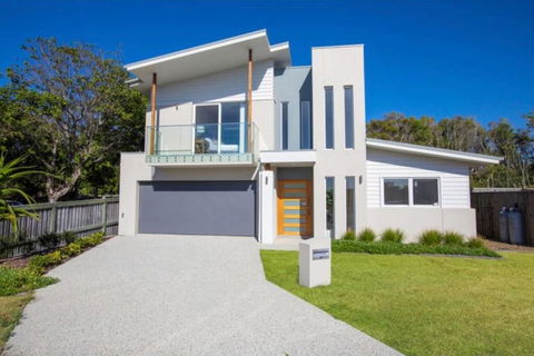 Brand New PRIZE HOME 50m Path To Beach - Accommodation Daintree 3