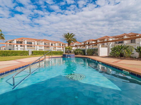 Breakers Block 1 Unit 1- Pool In Complex - Across The Road From The Beach - Accommodation Daintree 1