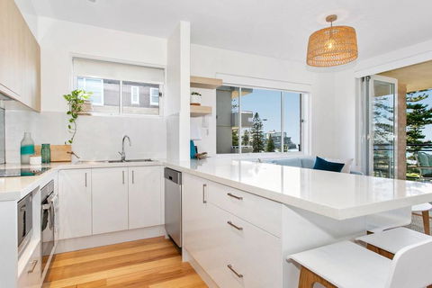 Breath-taking Ocean Front Apartment - Accommodation Daintree 3