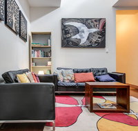 Bright and airy home tucked away in funky Newtown - Accommodation Daintree