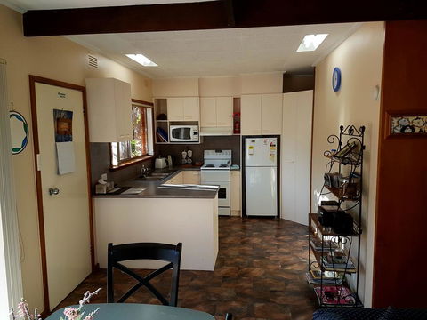 Bright's Wombat's Retreat - Accommodation Daintree 2