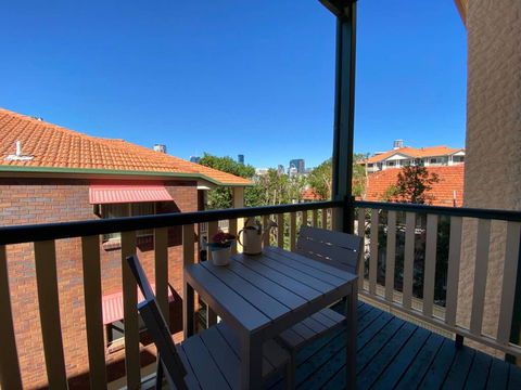 Brisbane City Apartment Atop Victoria Park - Accommodation Daintree 1