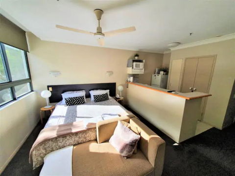 Brisbane City Resort Style Studio Waterfront Apartment - WINTER SPECIAL! - Accommodation Daintree 1