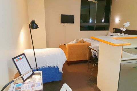 Brisbane City Resort Style Studio Waterfront Apartment - WINTER SPECIAL! - Accommodation Daintree 3