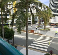 Broadbeach Private Apt with CHA - Accommodation Daintree