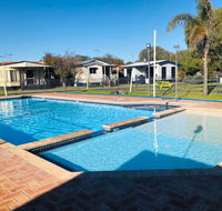 Broadwater Beach Cottage with WiFi - Accommodation Daintree