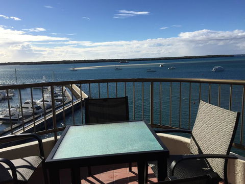 Broadwater Shores Waterfront Apartments - Accommodation Daintree 2