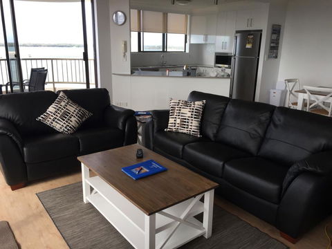 Broadwater Shores Waterfront Apartments - Accommodation Daintree 1