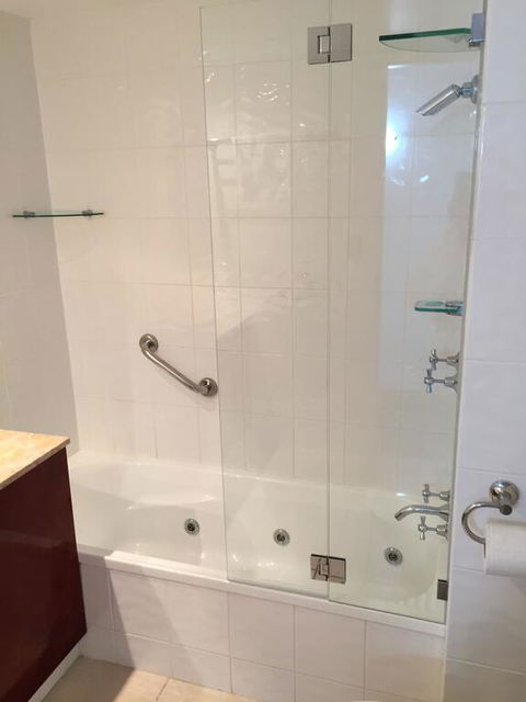 Broadwater Shores Waterfront Apartments - Accommodation Daintree 3