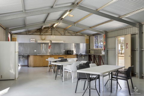 Broken Hill Tourist Park - Accommodation Daintree 2