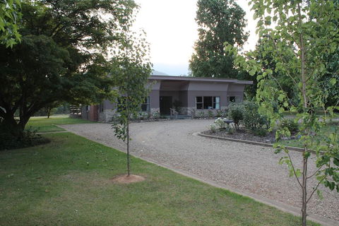 Buffalo Motel And Country Retreat - Accommodation Daintree 1