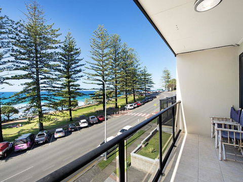 Burleigh By The Sea - Accommodation Daintree 2