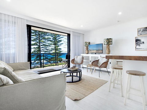 Burleigh By The Sea - Accommodation Daintree 0