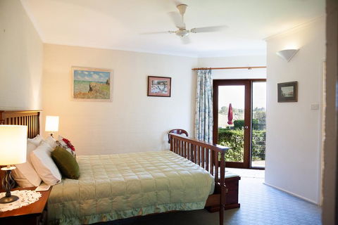 Burncroft Guesthouse - Accommodation Daintree 1