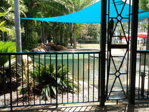Bushland Beach Tavern - Accommodation Daintree 0
