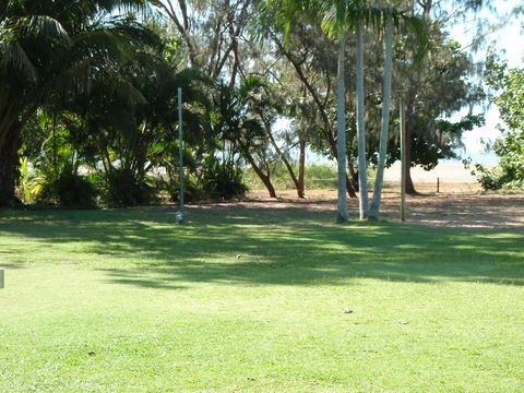 Bushland Beach Tavern - Accommodation Daintree 1