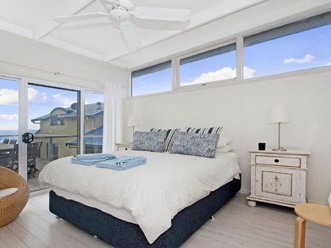 By The Sea - SPECIAL OFFER 3 FOR 2 - Accommodation Daintree 2