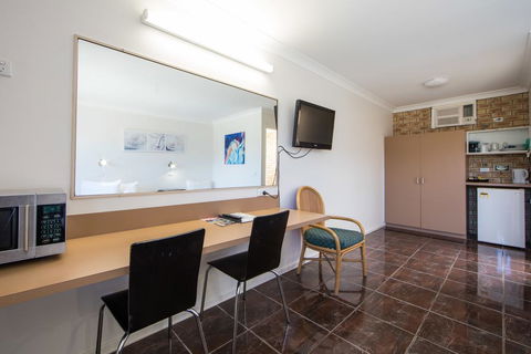 Caboolture Motel - Accommodation Daintree 3