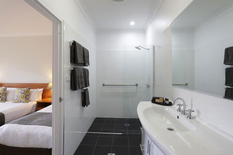Cadman Motor Inn And Apartments - Accommodation Daintree 3