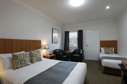Cadman Motor Inn And Apartments - Accommodation Daintree 0