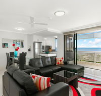 Cairns Luxury Seafront Apartment - Accommodation Daintree
