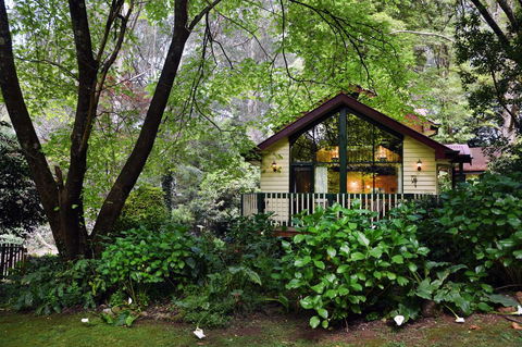 Cambridge Cottages - Accommodation Daintree 0