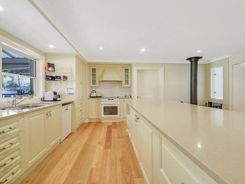 Camelot - Superbly Proportioned And Ideally Located - Accommodation Daintree 3