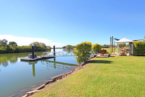 Campbell 7 - Large Queenslander On Maroochy River - Accommodation Daintree 2