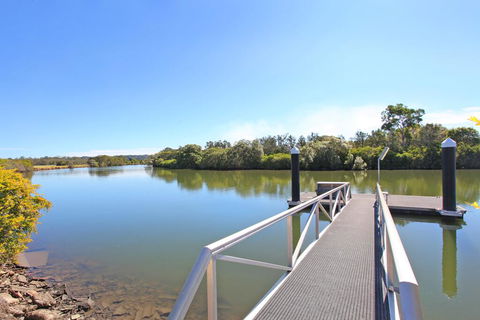 Campbell 7 - Large Queenslander On Maroochy River - Accommodation Daintree 1