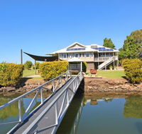 Campbell 7 - Large Queenslander on Maroochy River - Accommodation Daintree